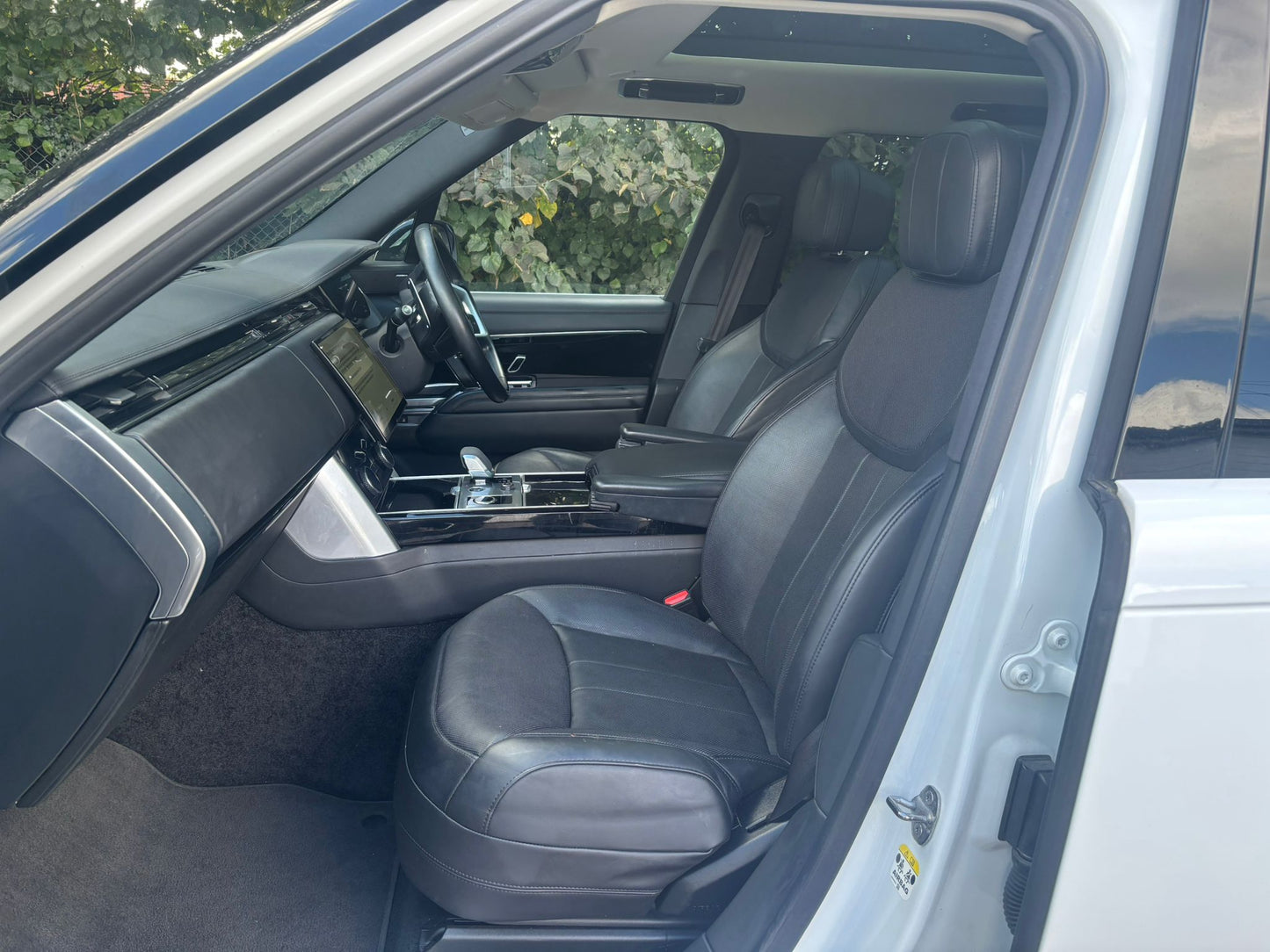 Land Rover Range Rover - White