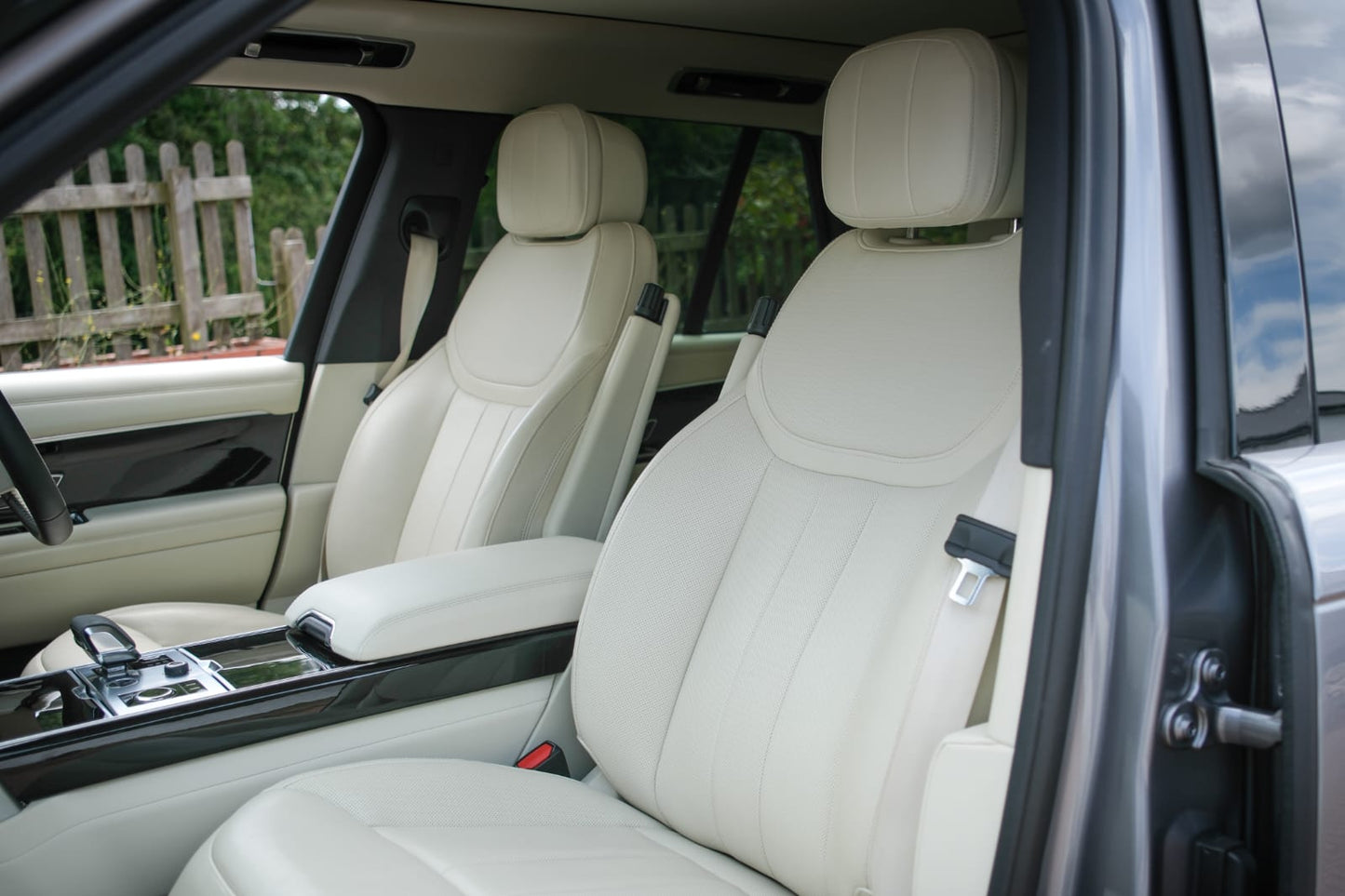 Land Rover - Range Rover